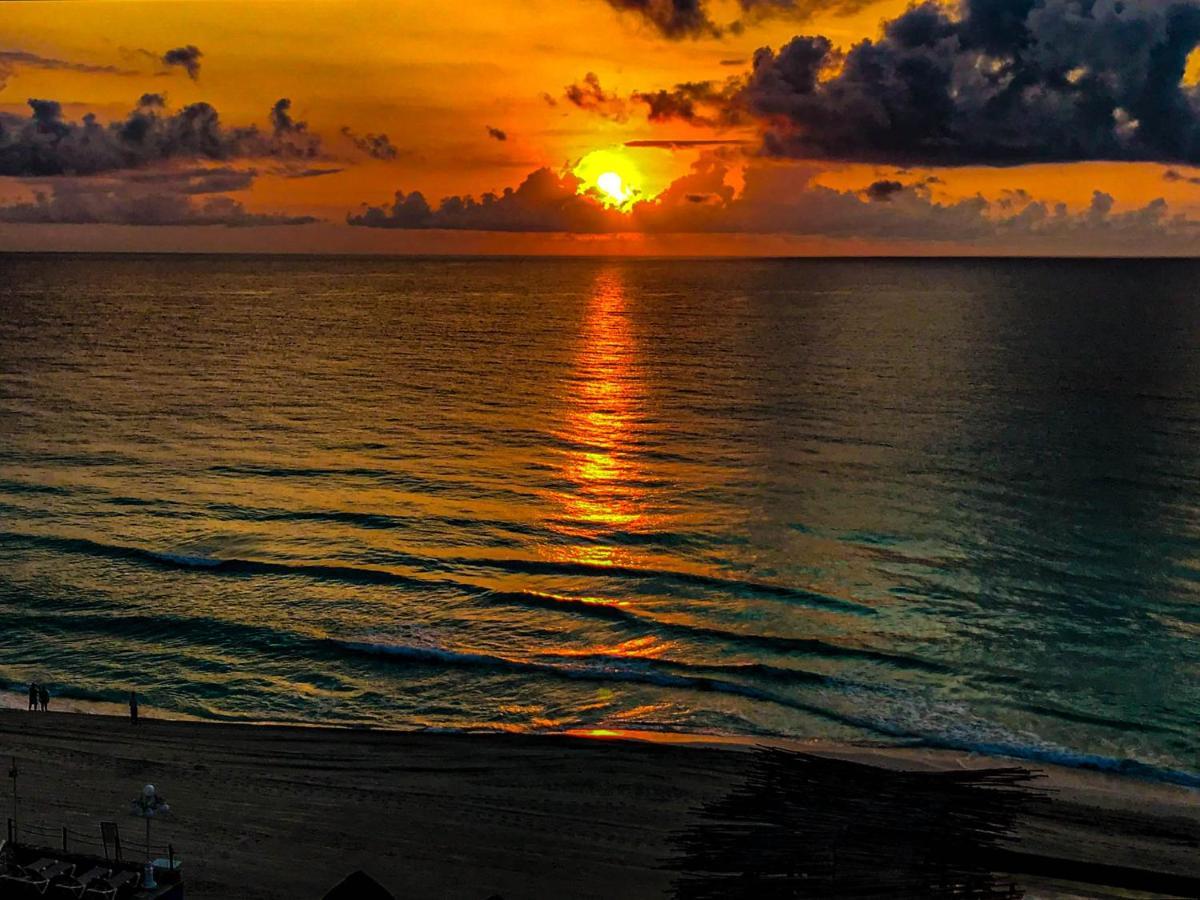 Beachside Apartments Cancun Bagian luar foto