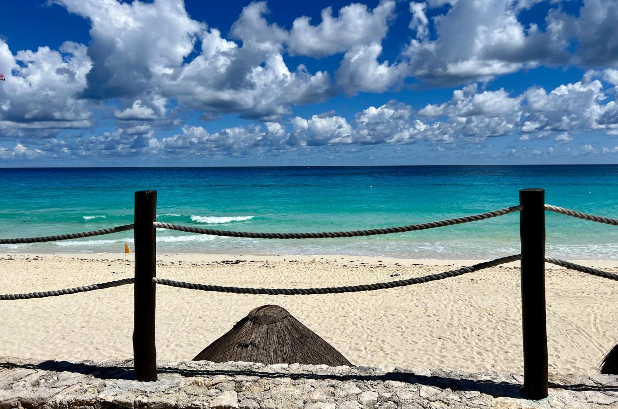 Beachside Apartments Cancun Bagian luar foto