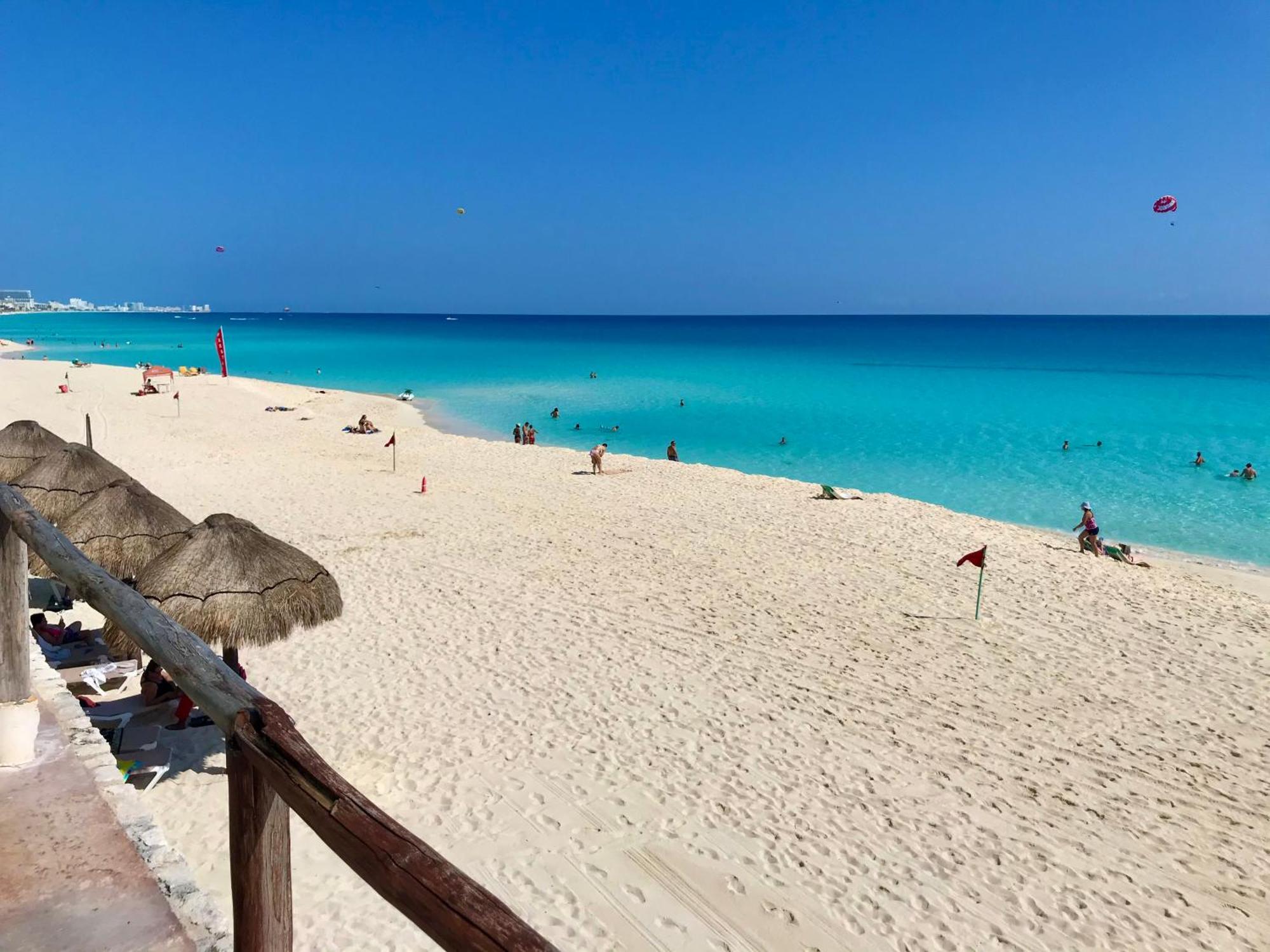 Beachside Apartments Cancun Bagian luar foto